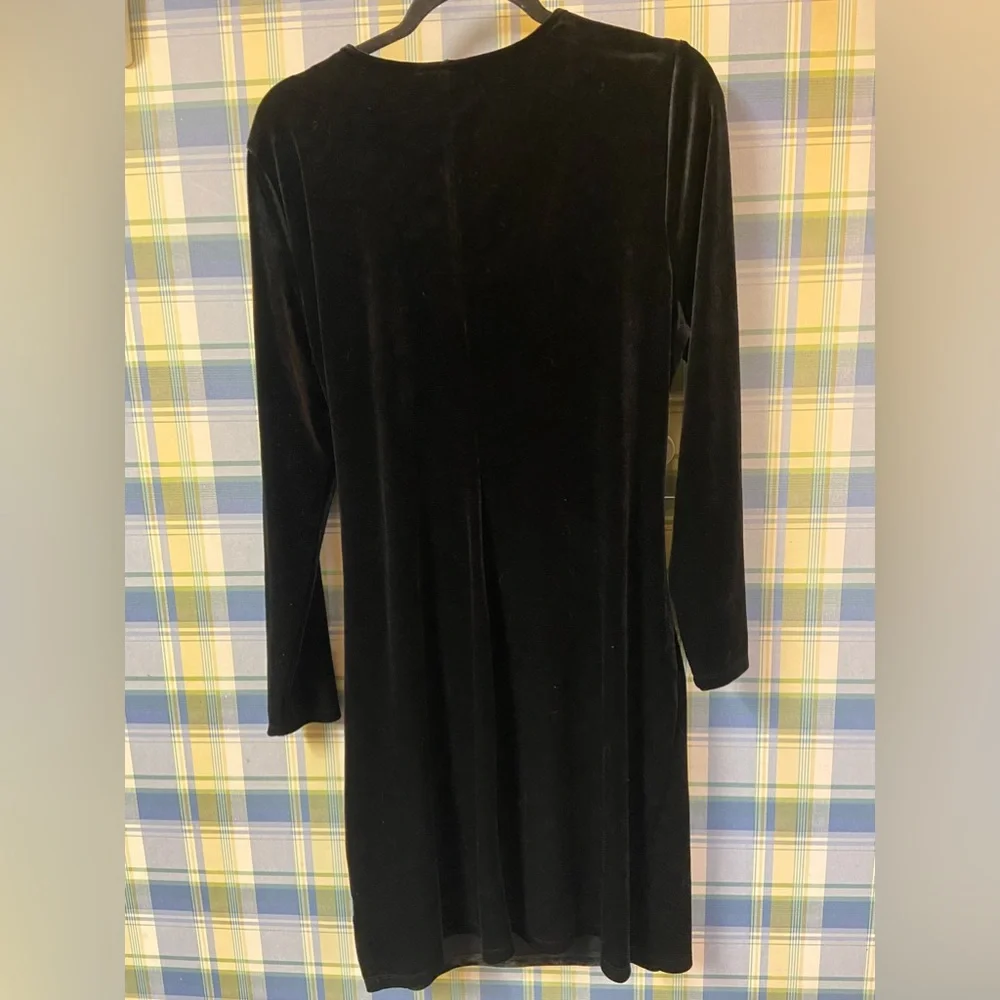 Beautiful black velvet dress - Picture 2 of 4